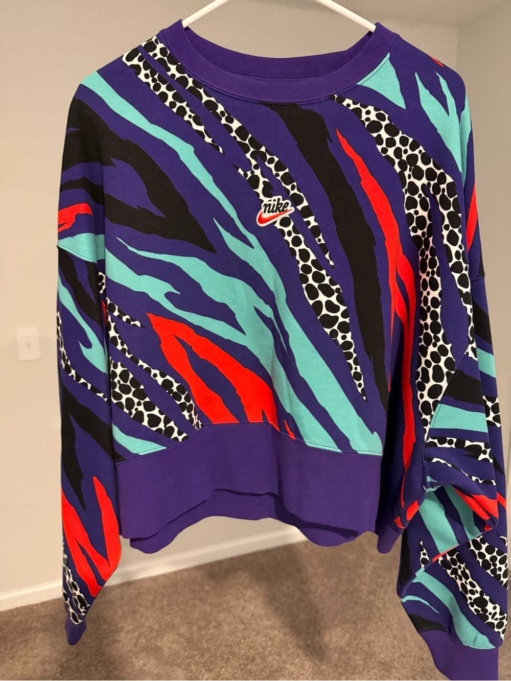 EUC Nike oversized cropped sweatshirt